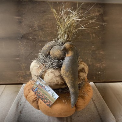 Primitive Fall Halloween Pumpkin Stack